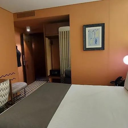 Hotel The Convo &