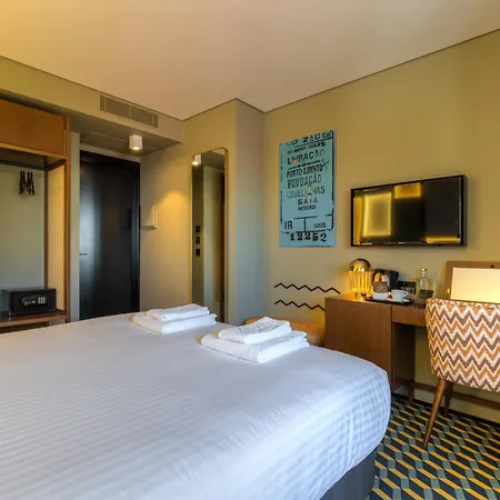 Hotel The Convo &